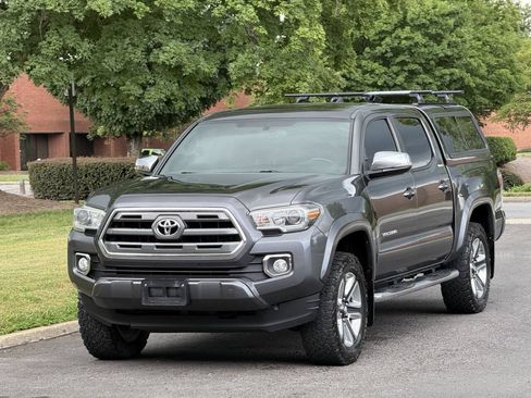 Used 2016 Toyota Tacoma Limited w/ Towing Package AWD/4WD image 3