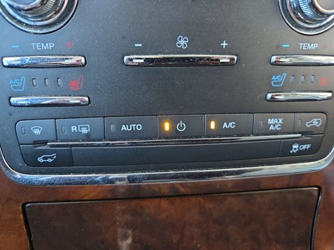 Used 2017 Lincoln Navigator Select image 16