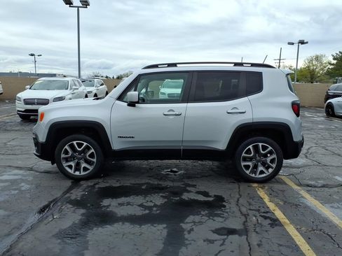 Used 2017 Jeep Renegade Latitude w/ Cold Weather Group AWD/4WD image 4