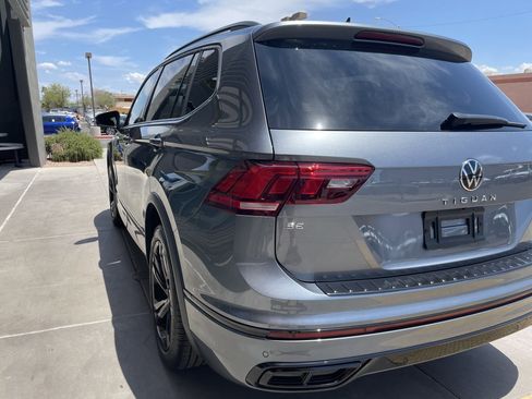 Used 2023 Volkswagen Tiguan SE R-Line image 11