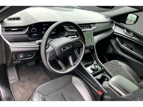 Certified 2024 Jeep Grand Cherokee L Altitude AWD/4WD image 16
