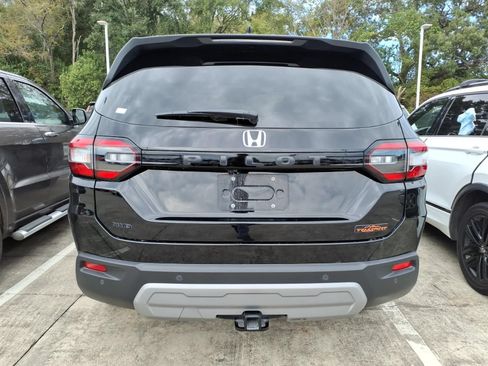 Used 2025 Honda Pilot TrailSport image 7