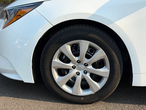 Used 2023 Toyota Corolla LE w/ Carpet Mat Package (TMS) FWD image 9