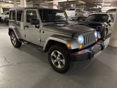Used 2018 Jeep Wrangler Unlimited Sahara w/ Connectivity Group AWD/4WD image 1