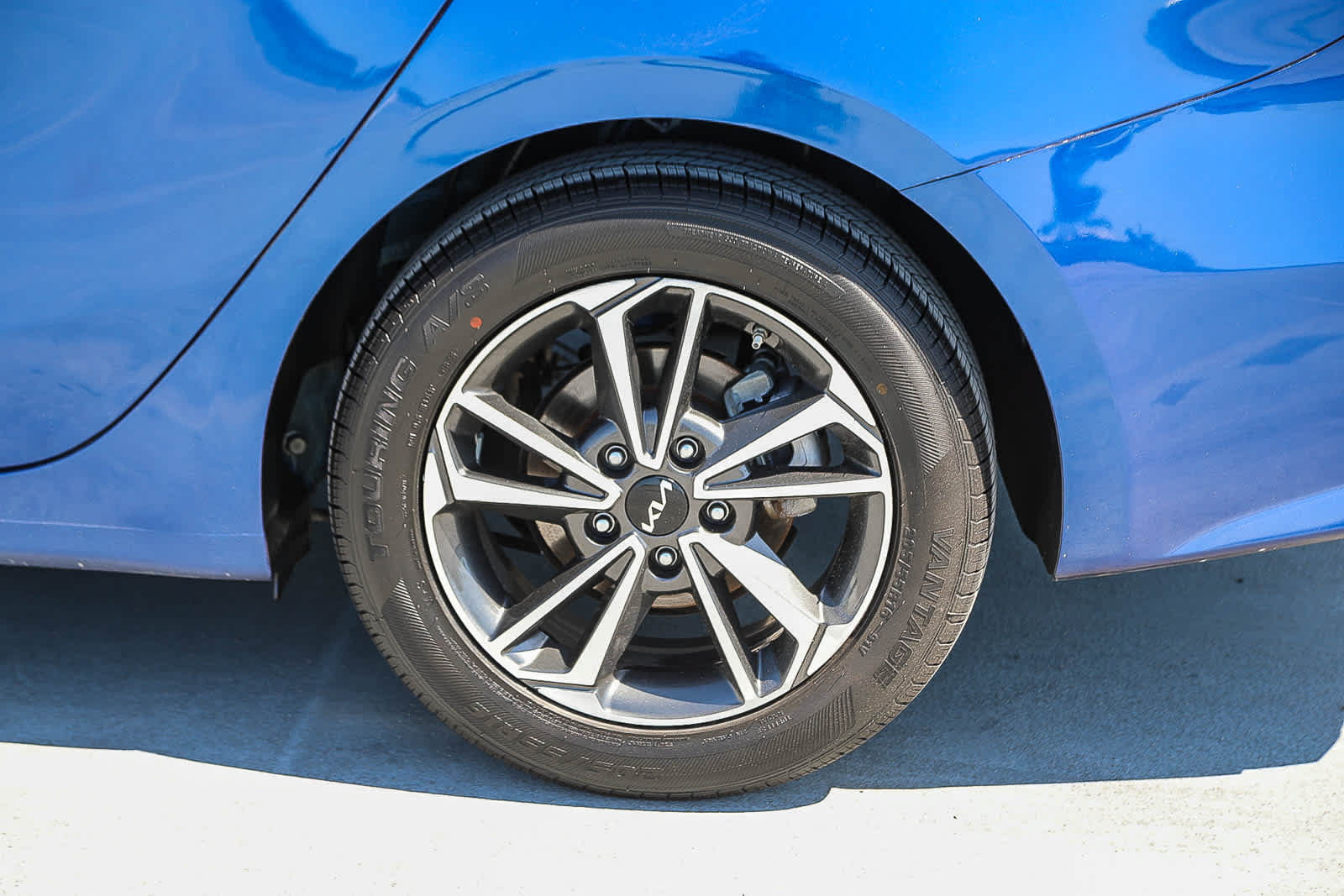 Used 2023 Kia Forte LXS w/ LXS Technology Package FWD image 11