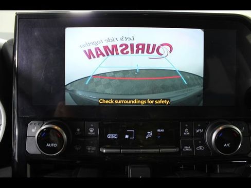 Used 2023 Toyota Highlander XLE AWD/4WD image 25