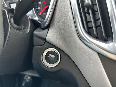 Used 2022 Chevrolet Equinox LS w/ LS Convenience Package image 12