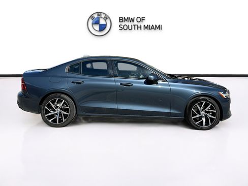 Used 2020 Volvo S60 T5 Momentum image 8