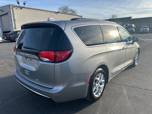 Used 2017 Chrysler Pacifica Touring-L w/ Tire & Wheel Group image 6