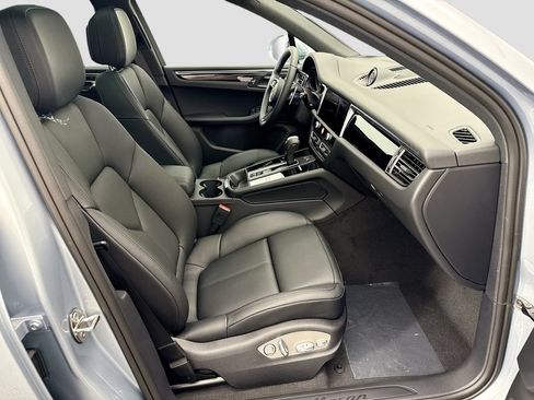 Used 2026 Porsche Macan AWD/4WD image 22