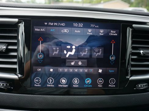 Used 2019 Chrysler Pacifica Touring-L Plus FWD image 11