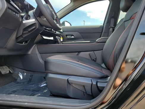 New 2025 Nissan Kicks SR image 16