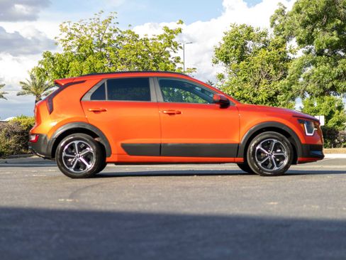 Used 2023 Kia Niro EX image 8