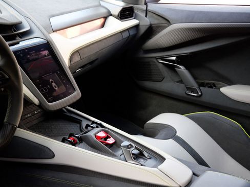 Used 2025 Lamborghini Revuelto AWD/4WD image 23