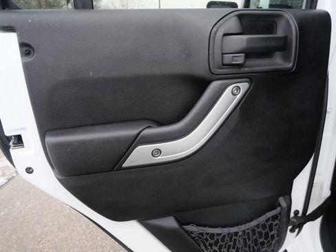 Used 2012 Jeep Wrangler Unlimited Rubicon w/ Connectivity Group image 11