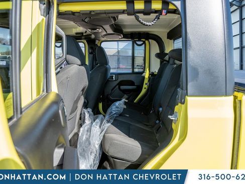 Used 2023 Jeep Gladiator Sport image 21