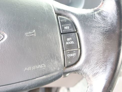 Used 2000 Ford E-150 and Econoline 150 RWD image 42
