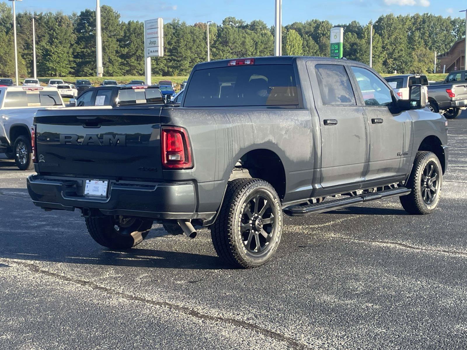 Used 2025 RAM 2500 Big Horn AWD/4WD image 3