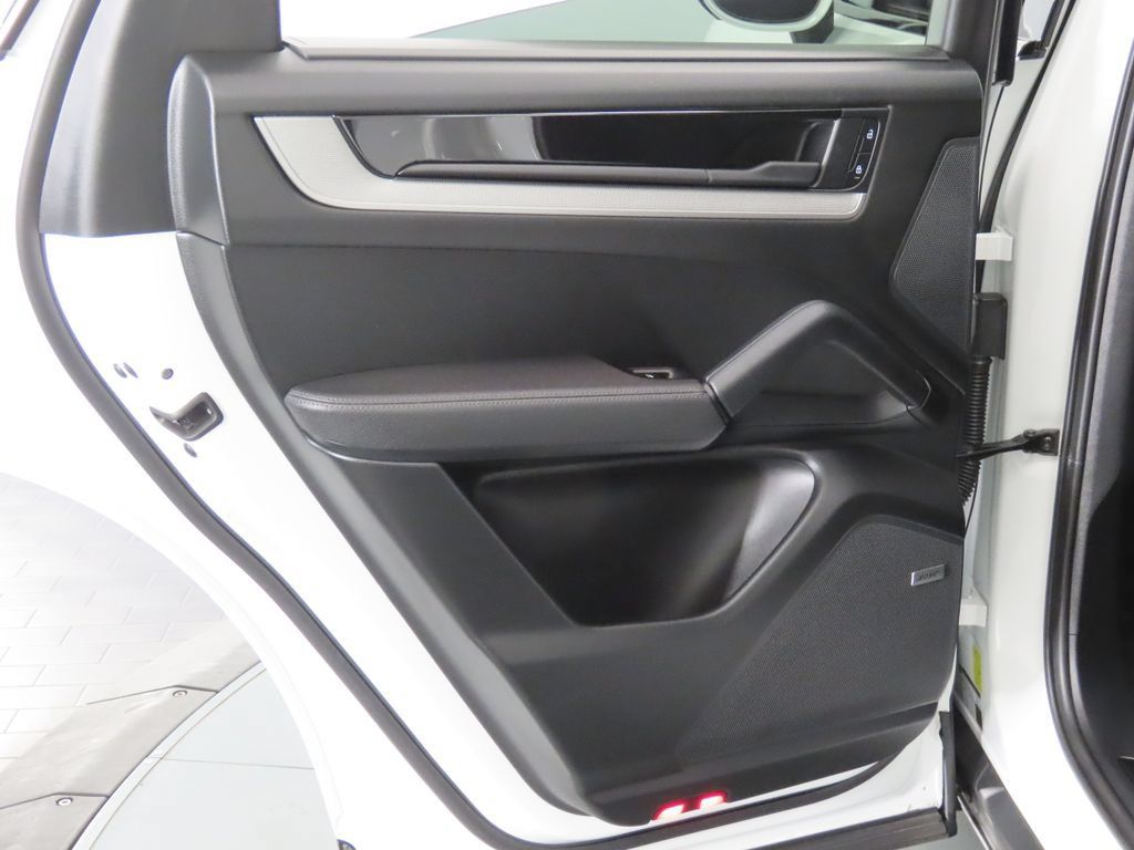 Certified 2025 Porsche Cayenne Coupe AWD/4WD image 46