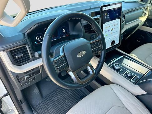 Used 2022 Ford Expedition Platinum image 9
