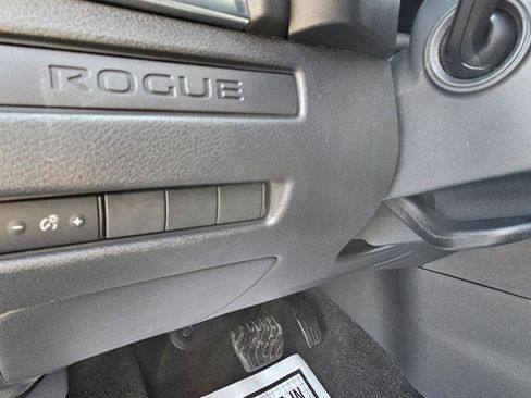 Used 2023 Nissan Rogue S image 31