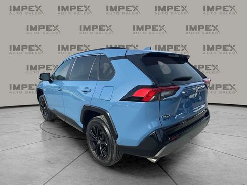 Used 2024 Toyota RAV4 SE image 3