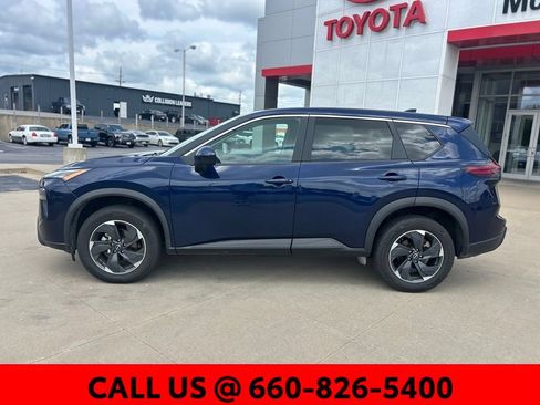 Used 2024 Nissan Rogue SV AWD/4WD image 12