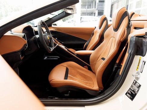 Used 2025 Ferrari Roma Spider image 29