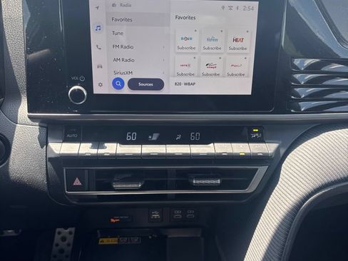 Used 2025 Toyota Camry SE FWD image 10