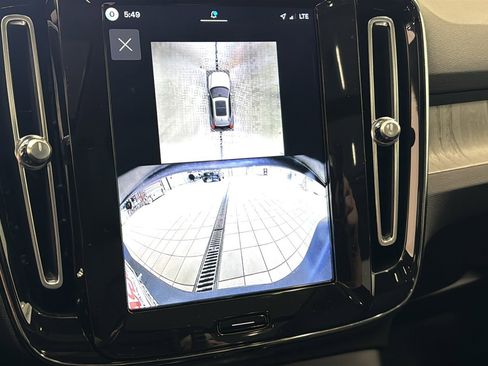 New 2026 Volvo XC40 B5 Plus w/ Climate Package image 18