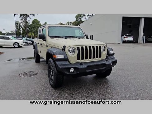 Used 2020 Jeep Gladiator Sport w/ Quick Order Package 24S image 18