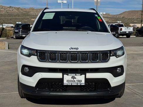 Used 2023 Jeep Compass Latitude image 2