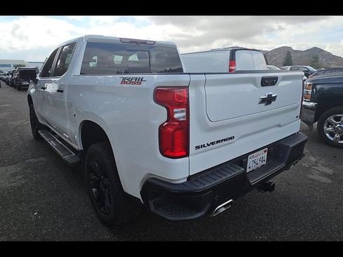 Used 2024 Chevrolet Silverado 1500 LT Trail Boss w/ LT Trail Boss Premium Package AWD/4WD image 5