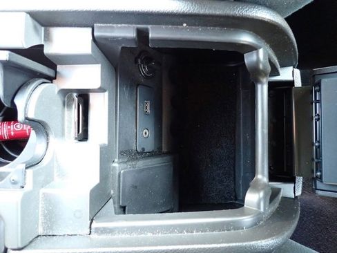 Used 2010 Ford Mustang GT Premium image 26