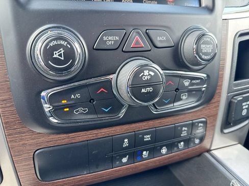 Used 2016 RAM 1500 Laramie w/ Convenience Group AWD/4WD image 17