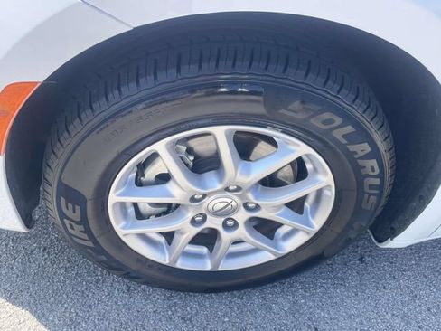 Used 2024 Chrysler Pacifica Touring-L FWD image 10