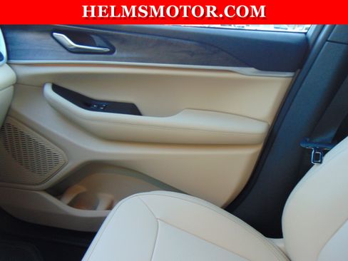 New 2025 Jeep Grand Cherokee Limited image 33