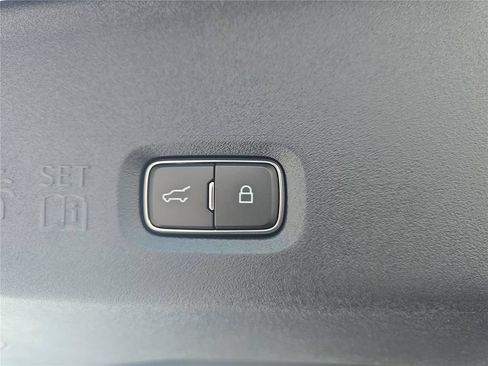 New 2027 Lincoln Navigator Premiere RWD image 10