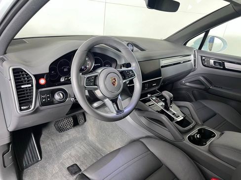 Certified 2023 Porsche Cayenne Platinum Edition AWD/4WD image 4
