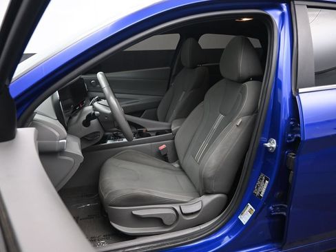 Used 2025 Hyundai Elantra SEL FWD image 19