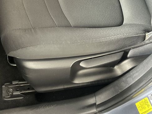 Used 2022 Toyota Corolla LE FWD image 19