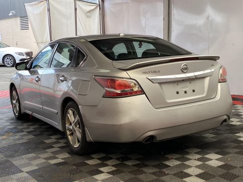 Used 2015 Nissan Altima 2.5 SL w/ Technology Package FWD image 4