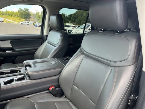Used 2025 Ford Expedition Active AWD/4WD image 12