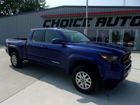 Used 2025 Toyota Tacoma SR5 AWD/4WD image 2