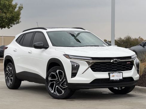 New 2026 Chevrolet Trax RS image 2