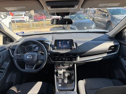 Used 2025 Nissan Rogue SV image 35