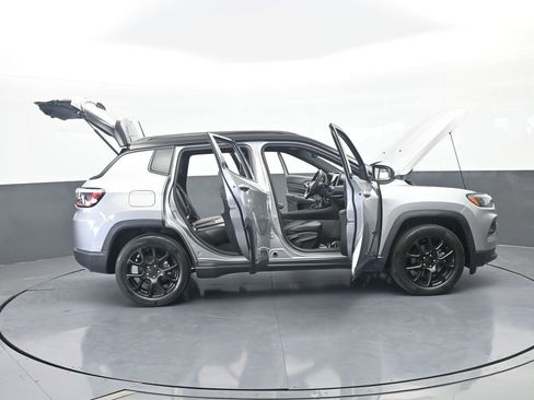 Used 2022 Jeep Compass Latitude FWD image 67