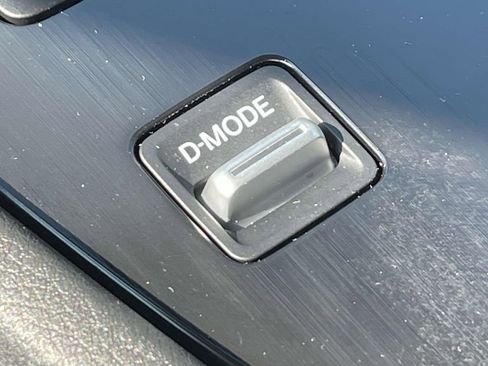 Used 2025 Nissan Rogue S image 29