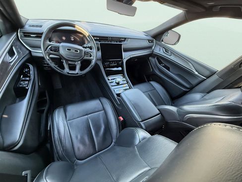 Used 2025 Jeep Grand Cherokee L Overland w/ Advanced Protech Group III image 11