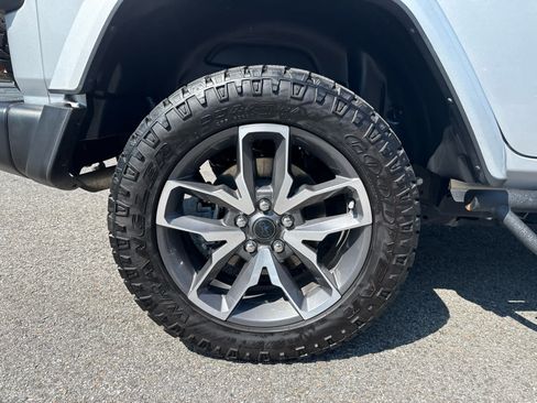 Used 2024 Jeep Wrangler Unlimited AWD/4WD image 9